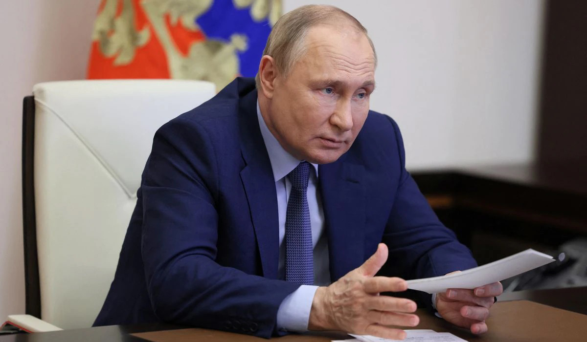 Putin says no Iron Curtain will close off Russia's economy